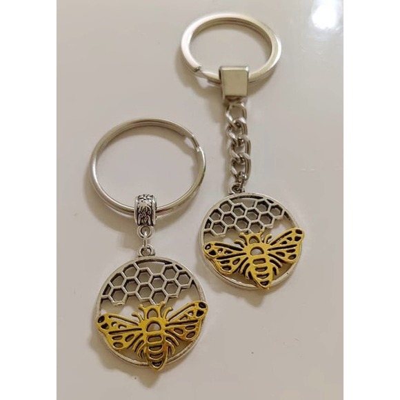 4/$20 Bee and Honeycomb Charms Keychain Bag Purse Pendant Gift Present - Picture 1 of 4